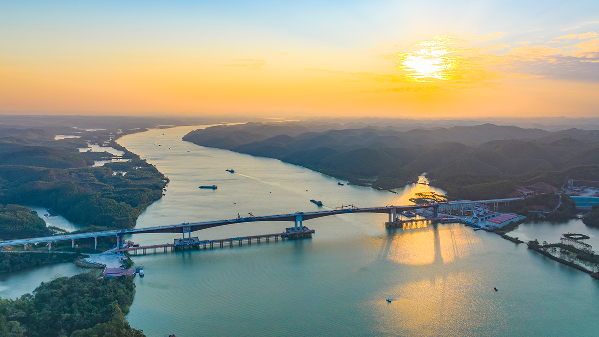 世界最大跨径1800型波形钢腹板连续刚构桥——飞龙大桥.jpg